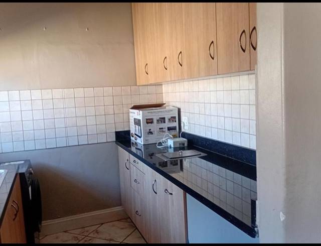 4 BEDROOM HOUSE FOR SALE IN GERMISTON SOUTH